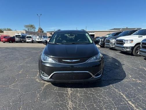 2018 Chrysler Pacifica Touring-L