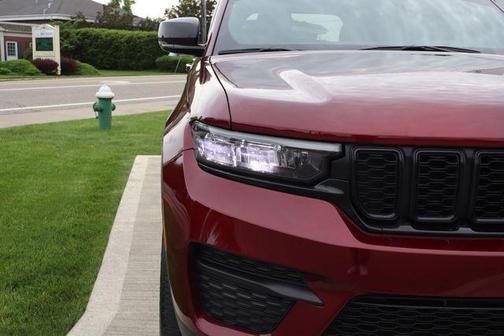Velvet Red Pearlcoat 2023 Jeep Grand Cherokee Altitude