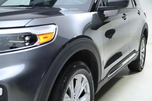 Photo 2 of 46 of 2020 Ford Explorer XLT
