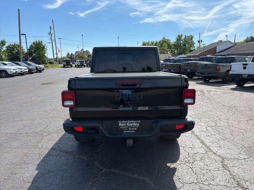 Black Clearcoat 2022 Jeep Gladiator Sport