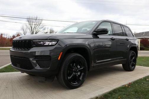 2025 Jeep Grand Cherokee Laredo