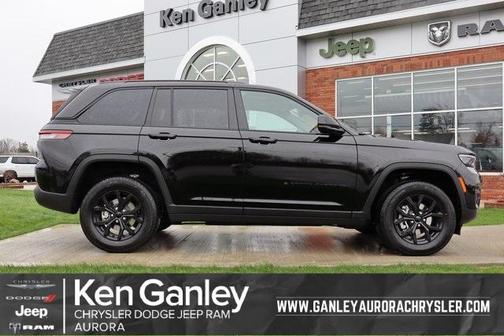 2025 Jeep Grand Cherokee Laredo