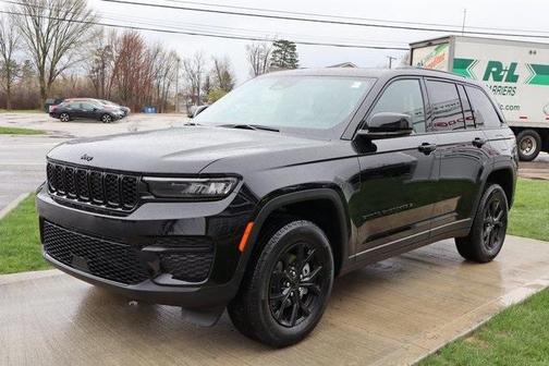 2025 Jeep Grand Cherokee Laredo