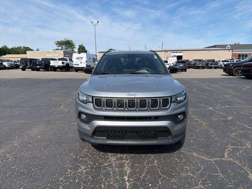 Billet Silver Metallic Clearcoat 2023 Jeep Compass Latitude Lux