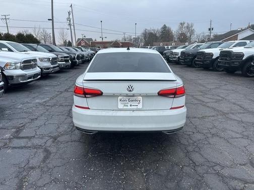 2021 Volkswagen Passat 2.0T R-Line
