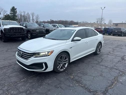 2021 Volkswagen Passat 2.0T R-Line