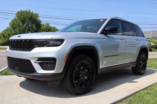 2025 Jeep Grand Cherokee Laredo