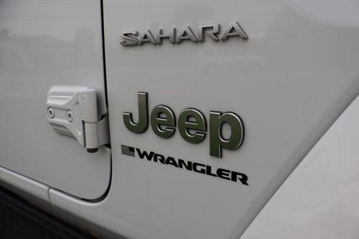Bright White Clearcoat 2024 Jeep Wrangler Sahara