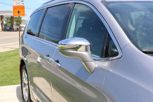 Billet Silver Metallic Clearcoat 2018 Chrysler Pacifica Limited