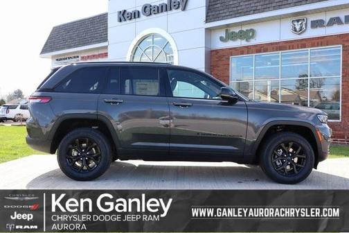 2025 Jeep Grand Cherokee Laredo