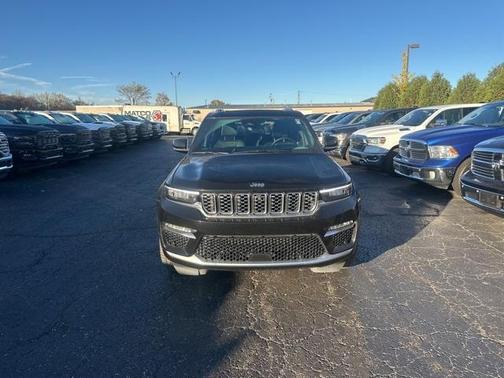 2022 Jeep Grand Cherokee Summit