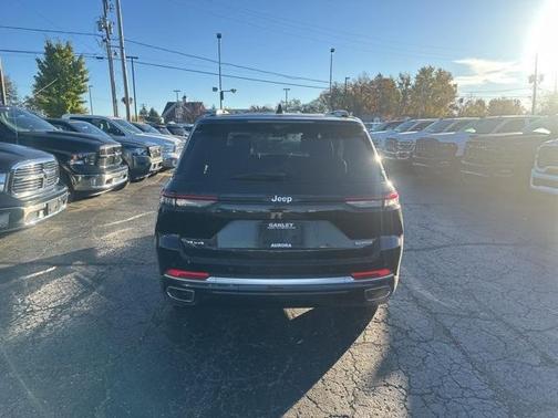 2022 Jeep Grand Cherokee Summit