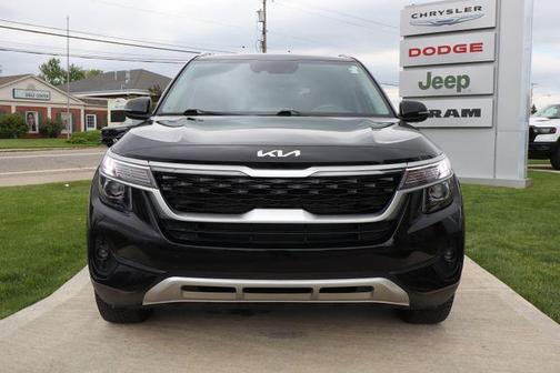 Cherry Black 2022 Kia Seltos EX