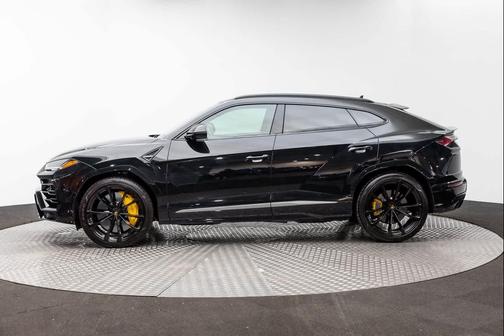 2022 Lamborghini Urus AWD