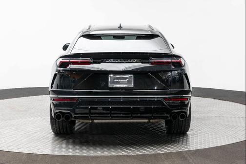 2022 Lamborghini Urus AWD
