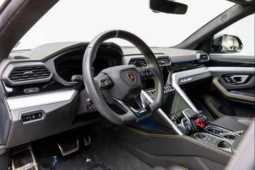 2022 Lamborghini Urus AWD