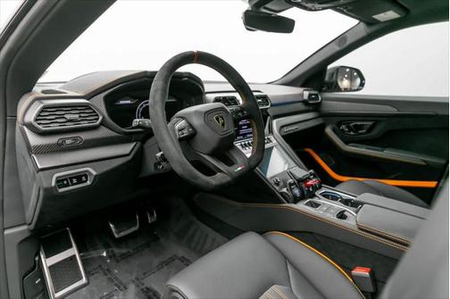 2024 Lamborghini Urus Performante