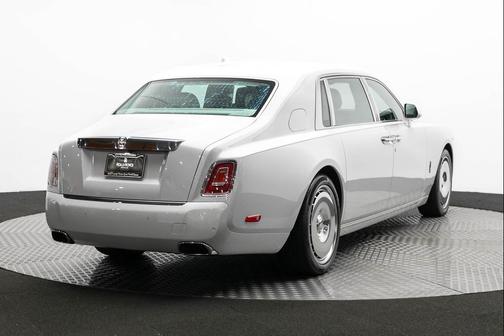 2024 Rolls-Royce Phantom Extended