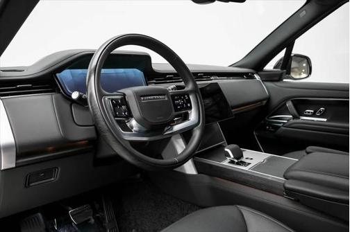 2025 Land Rover Range Rover P400 SE