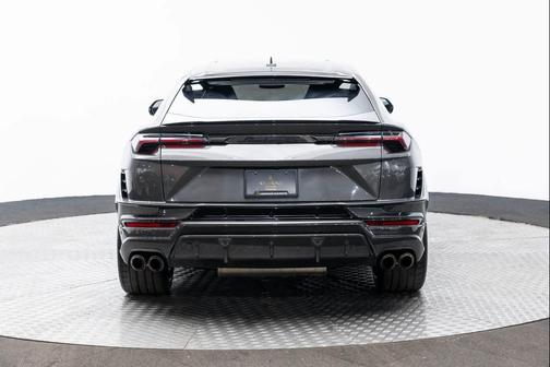 2023 Lamborghini Urus Performante