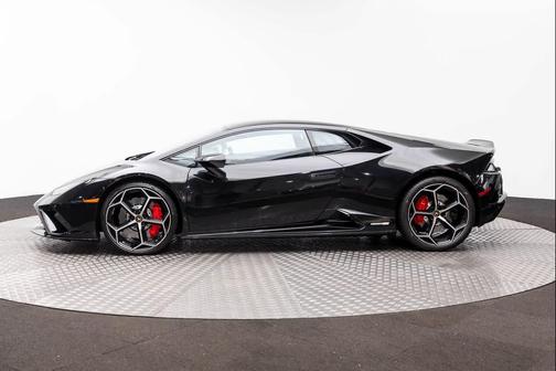 2022 Lamborghini Huracan EVO Coupe RWD