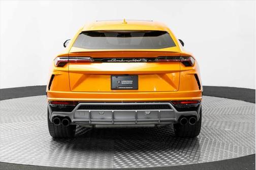2021 Lamborghini Urus Graphite Capsule