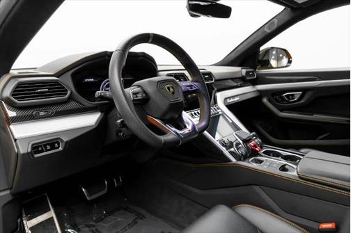 2021 Lamborghini Urus Graphite Capsule