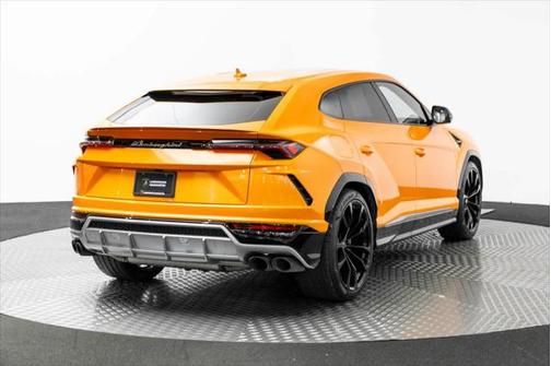 2021 Lamborghini Urus Graphite Capsule