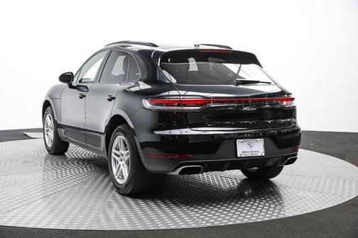 Photo 3 of 50 of 2019 Porsche Macan Base