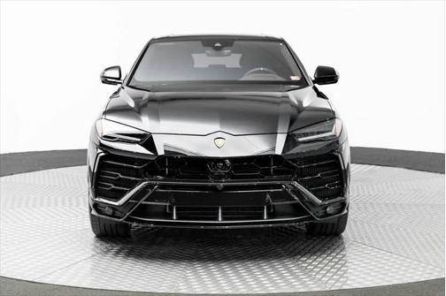 2021 Lamborghini Urus Pearl Capsule