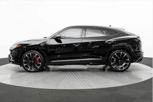 2021 Lamborghini Urus Pearl Capsule