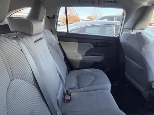 2021 Toyota Highlander LE