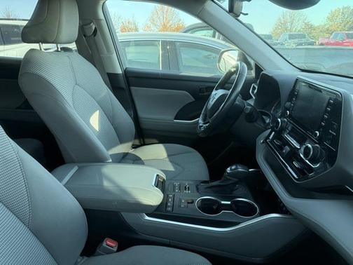 2021 Toyota Highlander LE