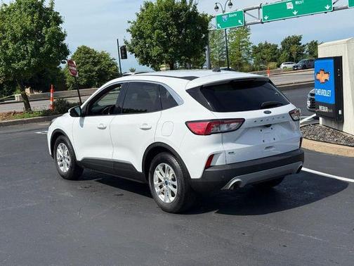 Oxford White 2021 Ford Escape SE
