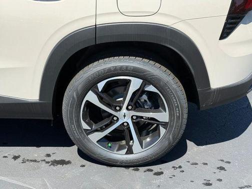 White Sands 2026 Chevrolet Trax FWD 1RS
