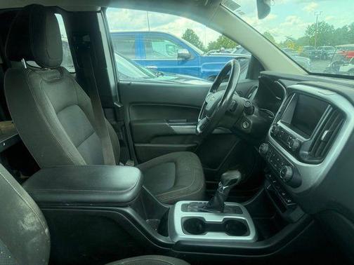 Summit White 2022 Chevrolet Colorado LT