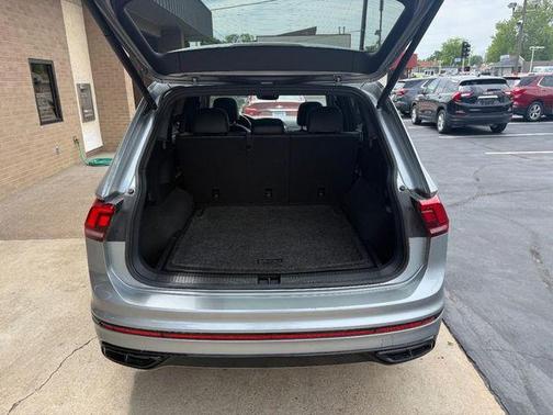 Pyrite Silver Metallic 2022 Volkswagen Tiguan 2.0T SE R-Line Black 4MOTION