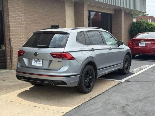Pyrite Silver Metallic 2022 Volkswagen Tiguan 2.0T SE R-Line Black 4MOTION