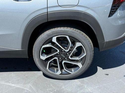 Sterling Gray Metallic 2026 Chevrolet Trax FWD 2RS