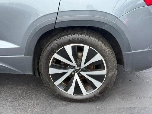 Pyrite Silver Metallic 2022 Volkswagen Taos 1.5T SE