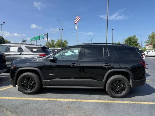 2022 GMC Acadia AWD AT4