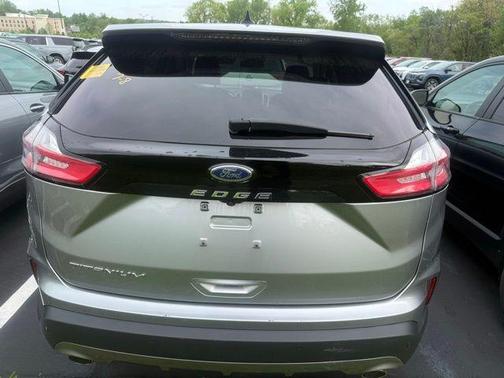 Silver Metallic 2021 Ford Edge Titanium