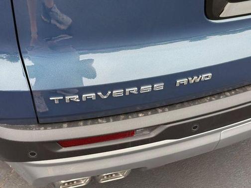 Lakeshore Blue Metallic 2026 Chevrolet Traverse LT