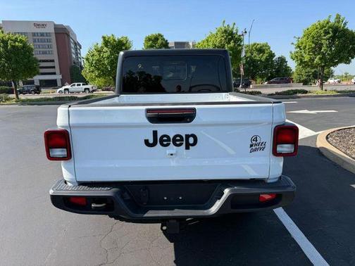 Bright White Clearcoat 2022 Jeep Gladiator Willys 4x4