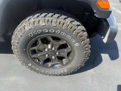 Bright White Clearcoat 2022 Jeep Gladiator Willys 4x4