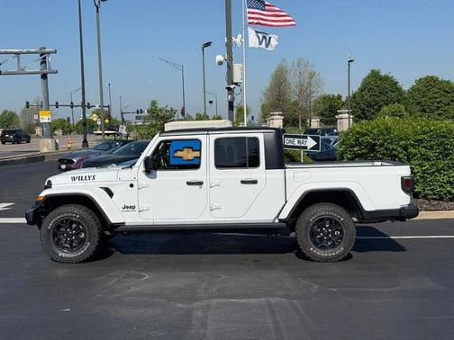 Bright White Clearcoat 2022 Jeep Gladiator Willys 4x4