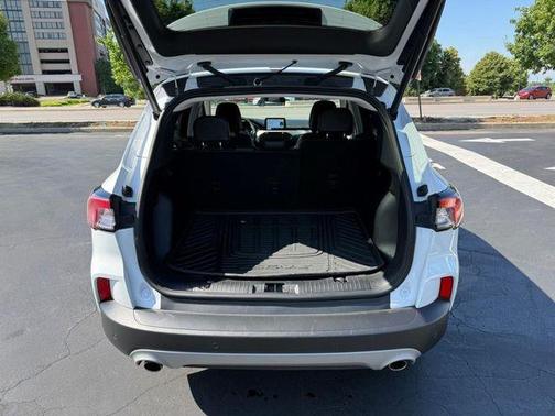 Oxford White 2022 Ford Escape SEL