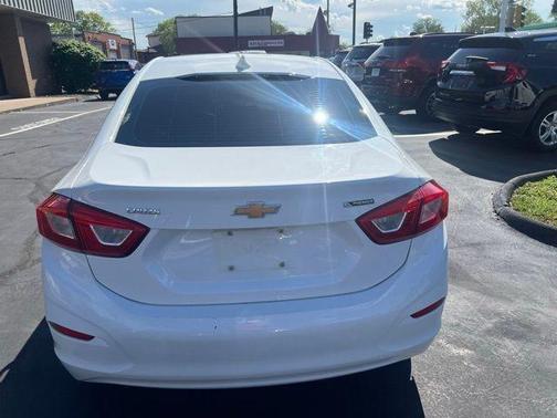 Summit White 2018 Chevrolet Cruze Premier