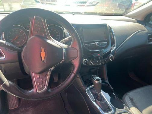 Summit White 2018 Chevrolet Cruze Premier