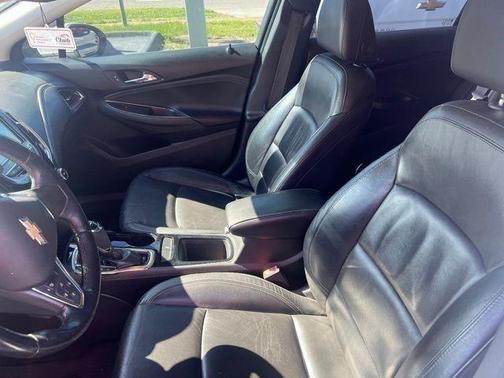 Summit White 2018 Chevrolet Cruze Premier